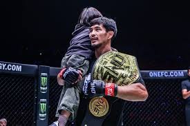 敢问路在何方？辽宁男篮毫无章法，毫无战术，乱七八糟，一点希望看不到~＂