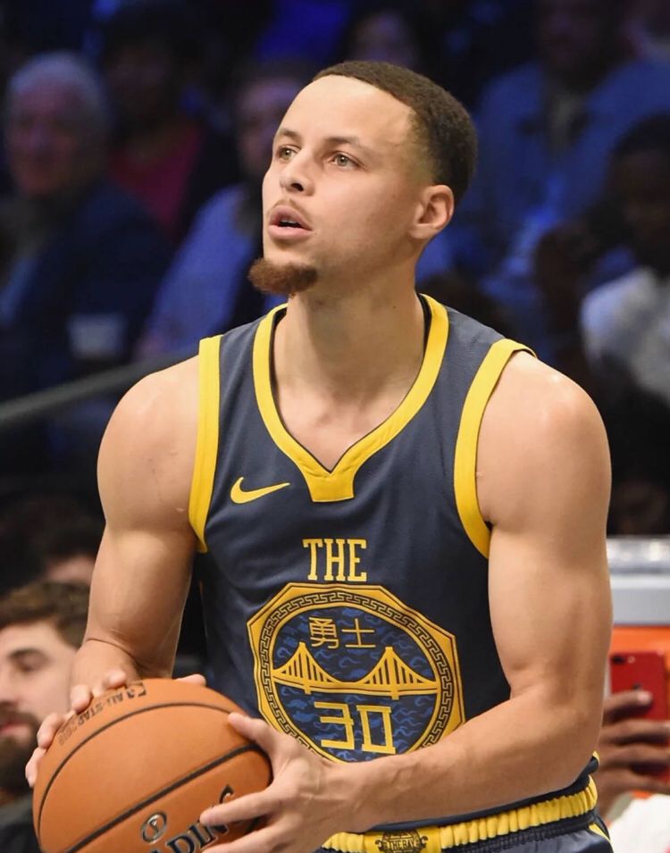 后腰枢纽 后腰枢纽