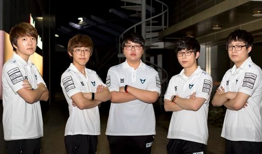 施罗德以强